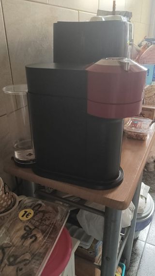 Cafetera Nespresso Vertuo Roja