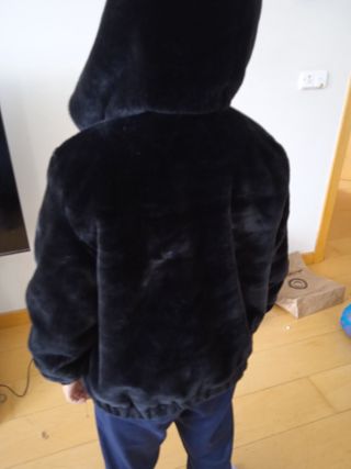 Cazadora pelo niña negra