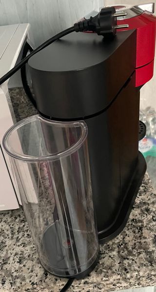 Cafetera Nespresso Vertuo Roja y Negra