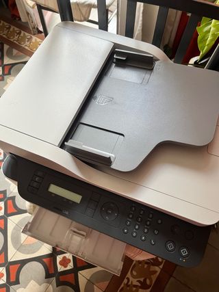Impresora HP y dos cartuchos. 
Precio negociable. 