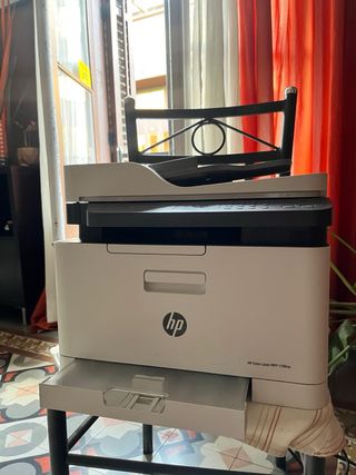 Impresora HP y dos cartuchos. 
Precio negociable. 