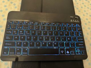 Funda iPad Air 5ª Gen con Teclado Retroiluminado