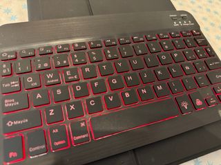 Funda iPad Air 5ª Gen con Teclado Retroiluminado