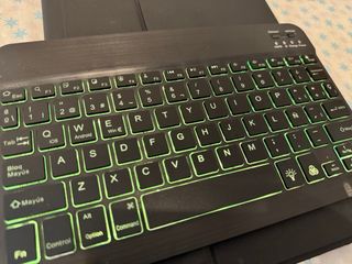 Funda iPad Air 5ª Gen con Teclado Retroiluminado
