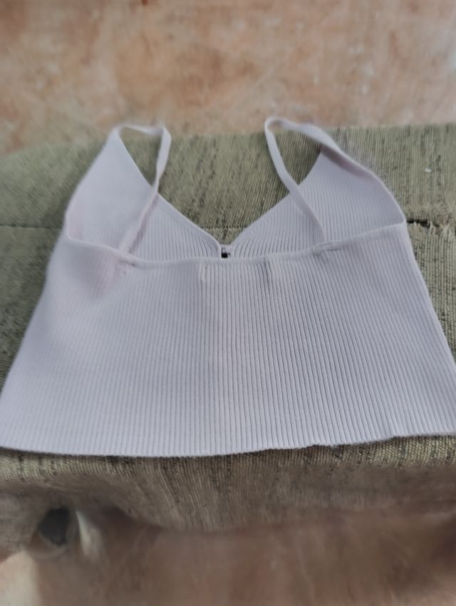 Top Bershka rosa de canalé con botones