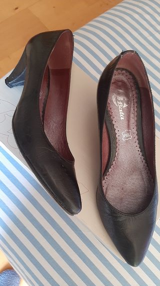 Zapatos de tacón negros Bata