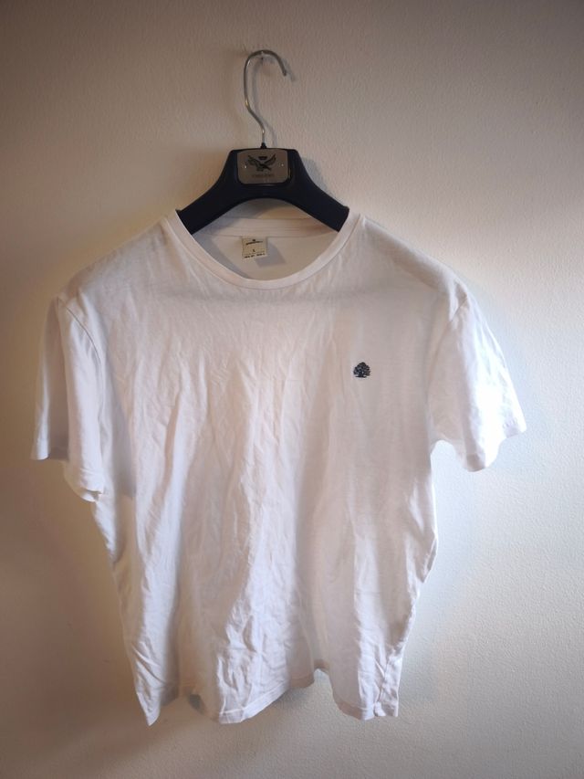 Jersey negro y camisetas