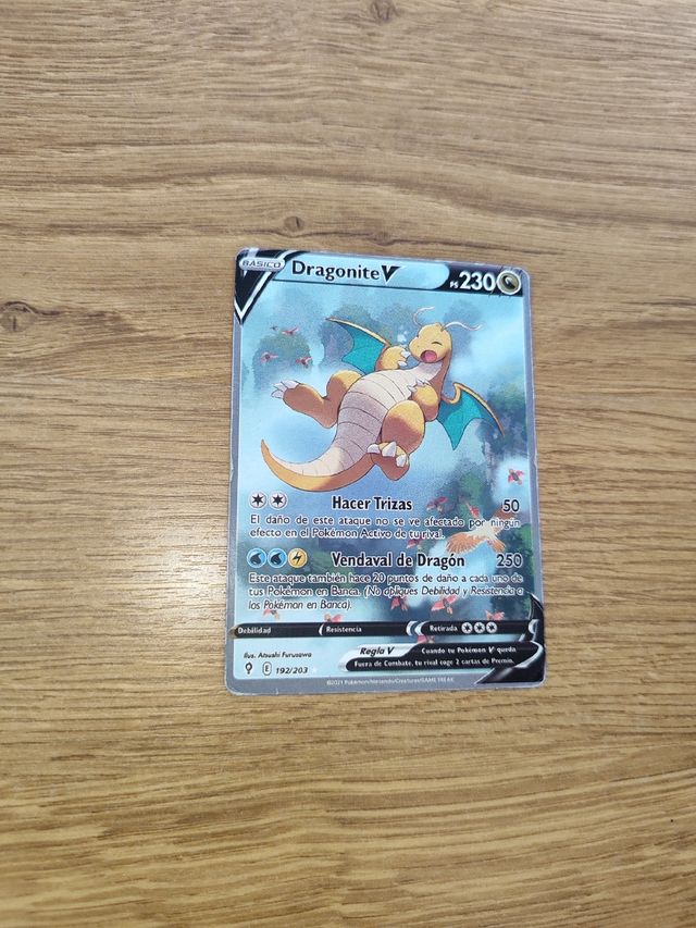Carta Pokémon Dragonite V 192/203