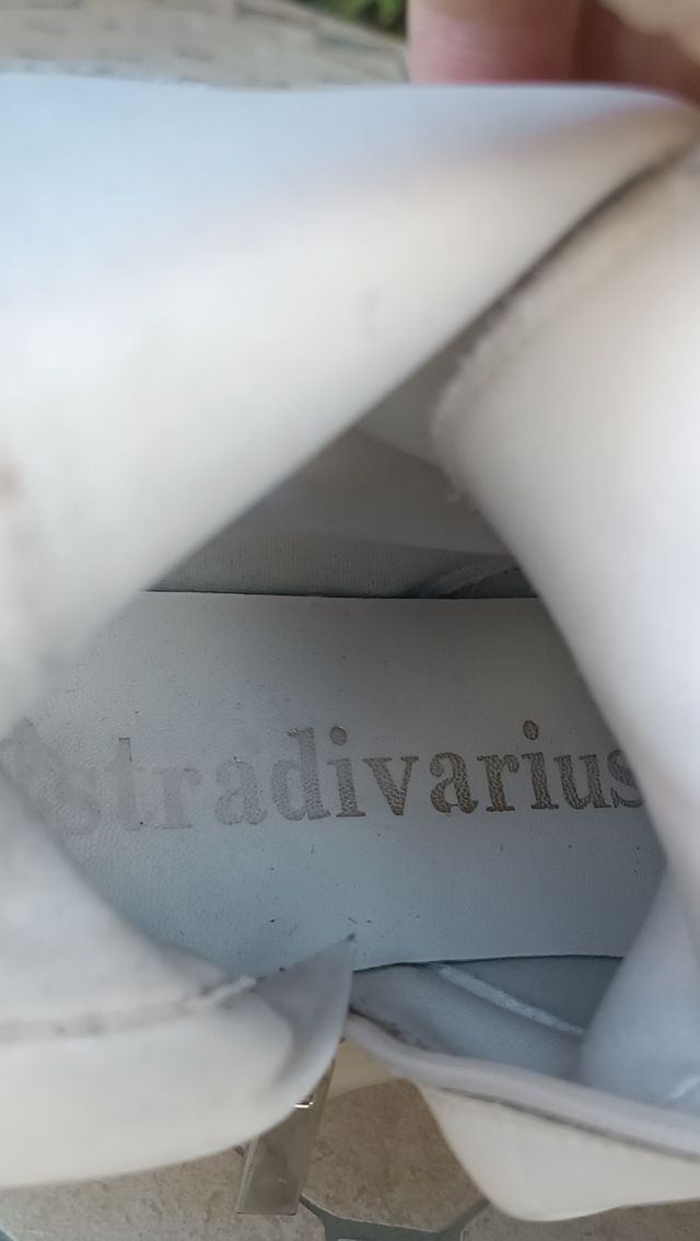 Stivaletti Stradivarius beige con plateau