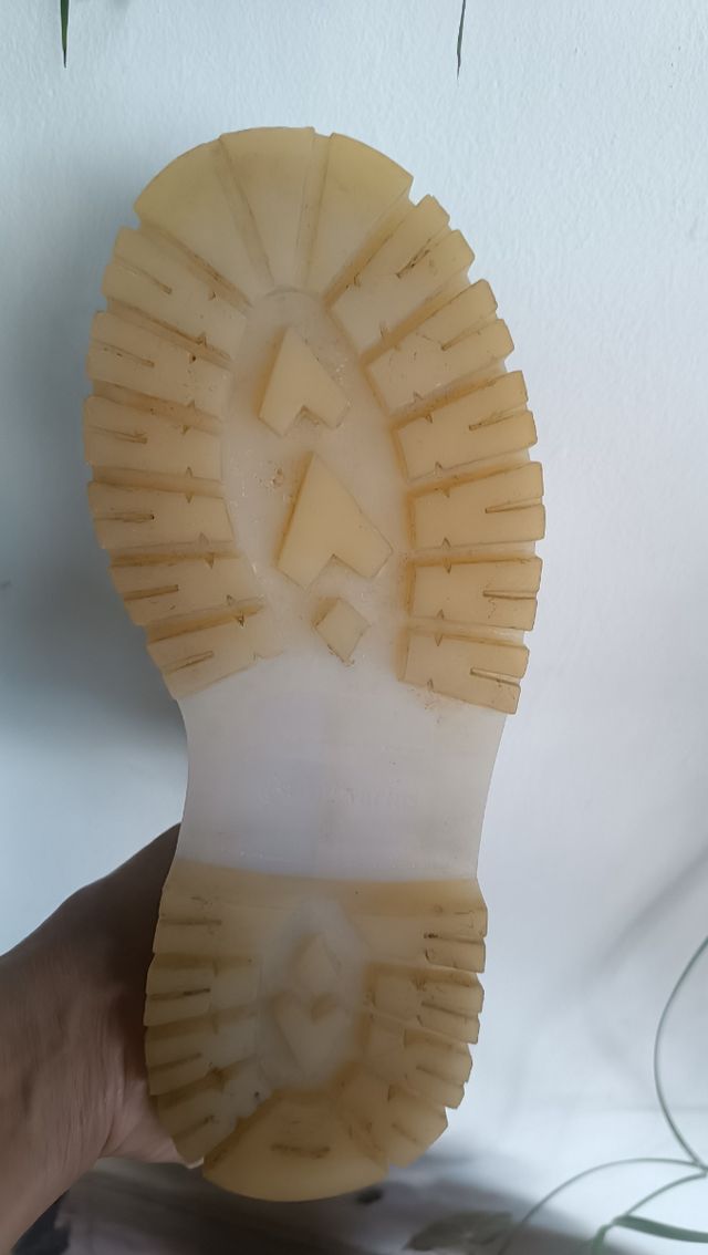 Stivaletti Stradivarius beige con plateau