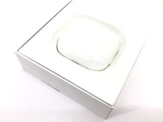 in-ear apple airpods 3 gen