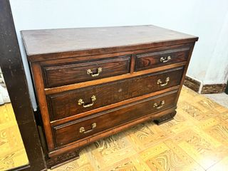 Cómoda de madera con 5 cajones