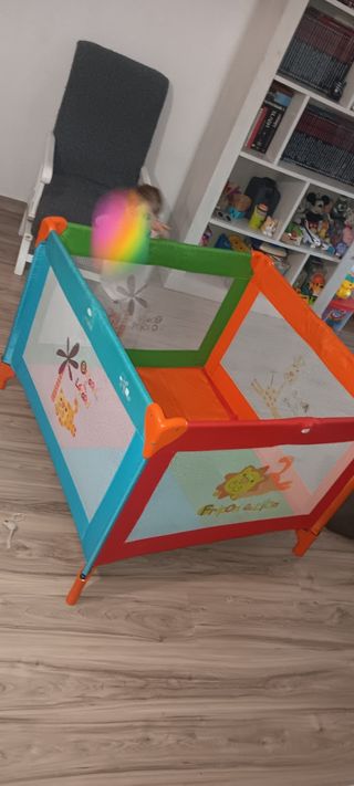 Parque infantil con diseño de león