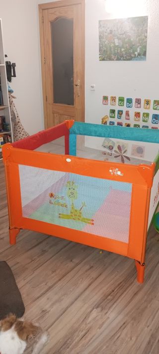 Parque infantil con diseño de león