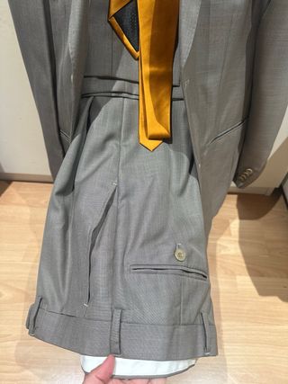 Traje gris hombre talla 38, con camisa y corbata