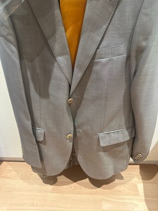Traje gris hombre talla 38, con camisa y corbata