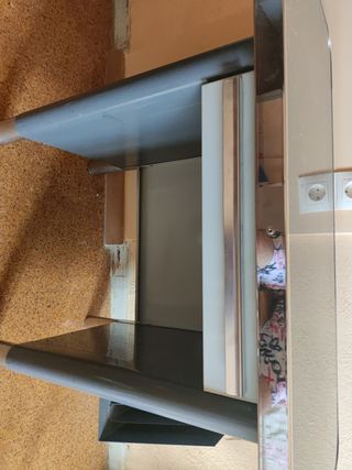 Mesa de estudio metálica con sobre de cristal