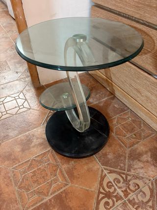 Mesa auxiliar cristal y base negra