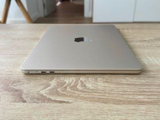 MacBook Air M2 
8GB RAM
256GB SSD
