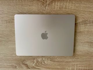 MacBook Air M2 
8GB RAM
256GB SSD