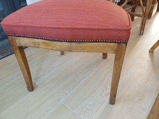 Sillas antiguas de madera y tela