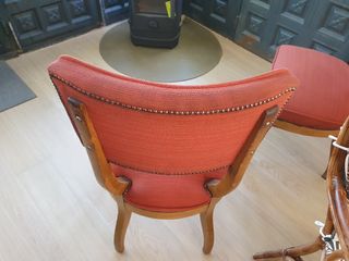 Sillas antiguas de madera y tela