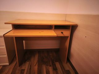 Mesa de estudio de madera de pino
