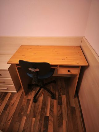 Mesa de estudio de madera de pino