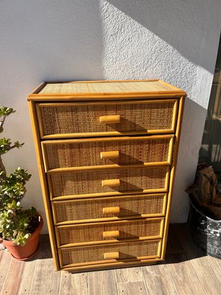 Cajonera de mimbre y bambú