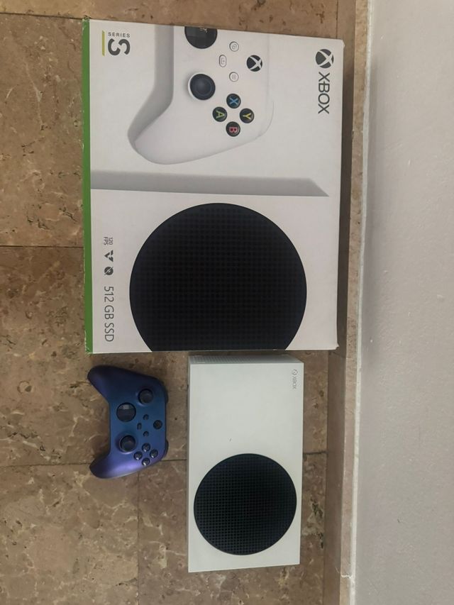 Xbox Series S Blanca y Morada con Mando e.especial