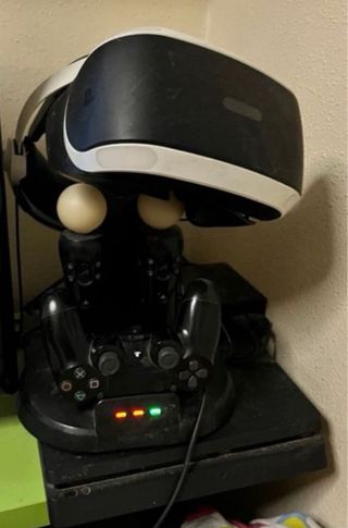 PS4 con Gafas VR y Mandos Move y base carga