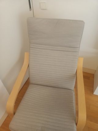 Sillón gris Ikea madera