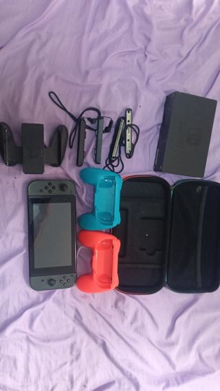 Nintendo Switch + Accesorios + Funda