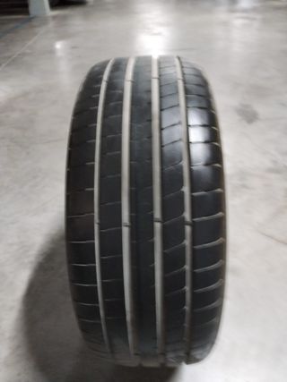 Dos llantas Wolvagent de 17" con cubiertas. 