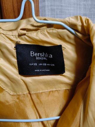Anorak Bershka amarillo mujer talla XS