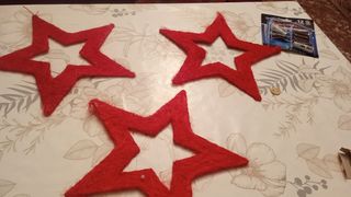 Lote de estrellas rojas decorativas