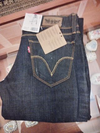 Vaqueros Levi's nuevos