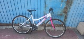 Bicicleta niña 26 blanca y rosa