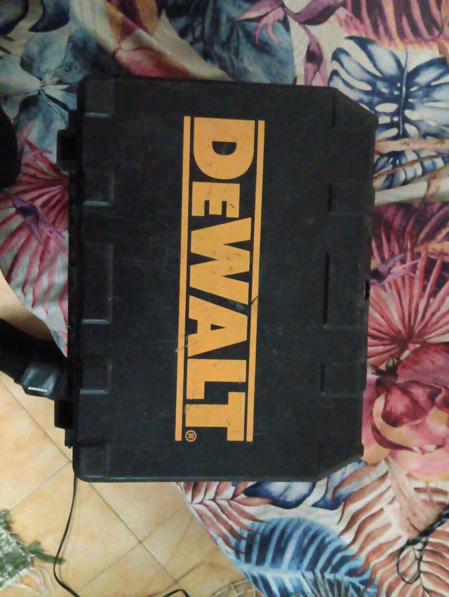 Taladro Dewalt DC740KA con maletín