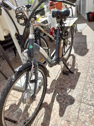 Bicicleta eléctrica con batería