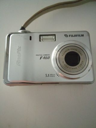 Cámara Digital Fujifilm FinePix F460 Plata