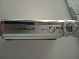 Cámara Digital Fujifilm FinePix F460 Plata