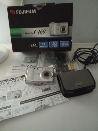 Cámara Digital Fujifilm FinePix F460 Plata