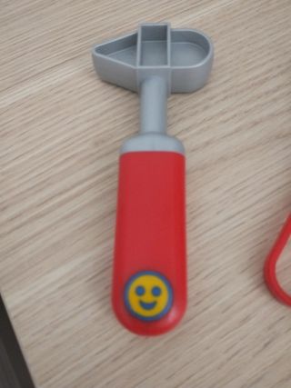 Juego de médico: tijeras, martillo y otoscopio