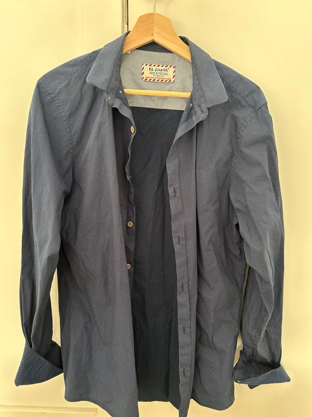 Camisa El Ganso Azul Marino con Tópicos Blancos