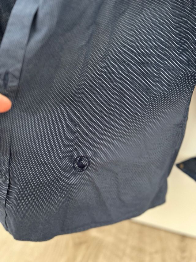 Camisa El Ganso Azul Marino con Tópicos Blancos