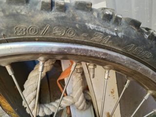 Llanta de moto con disco de freno 