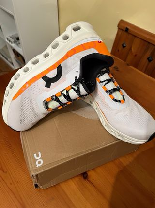 Zapatillas On Cloudtec Naranja y Blanco
