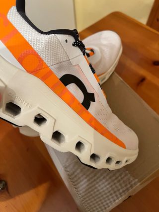 Zapatillas On Cloudtec Naranja y Blanco