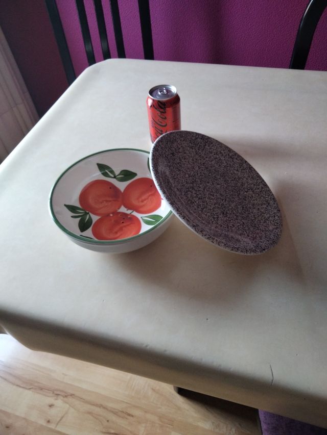 Fruteira em cerâmica com design de fruta